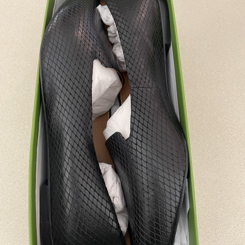 Shoes - Picture 3 of 6